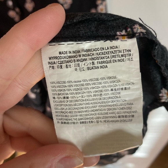 Vans | small black button up v-neck short sleeve floral print dress - Picture 3 of 5